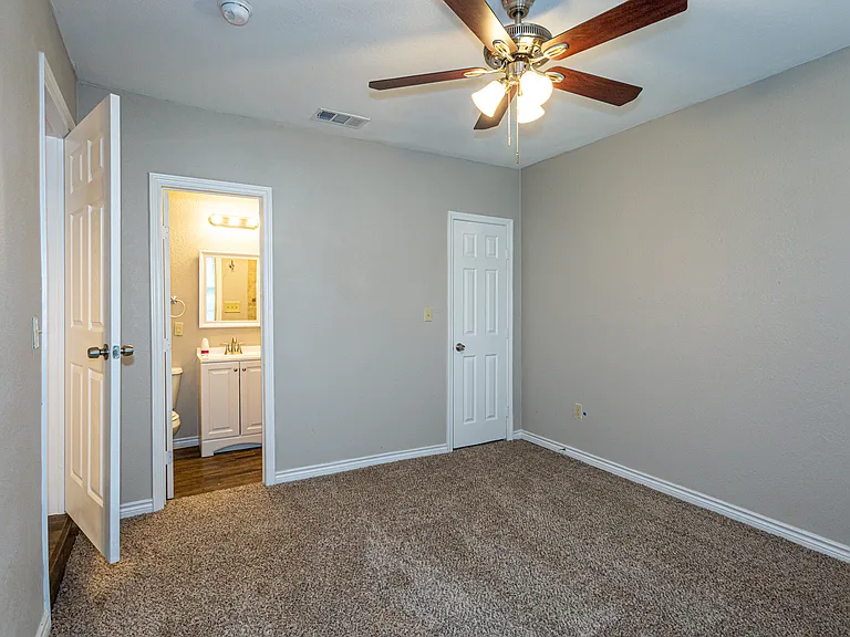 2518 Winthrop Dr — Photo 8