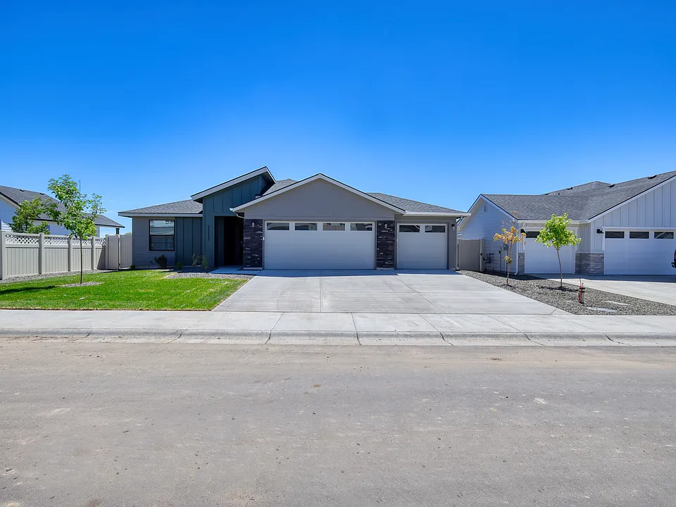 11117 W Langit St