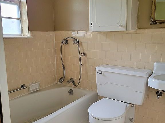4th image of 924 W Saint Mary Blvd