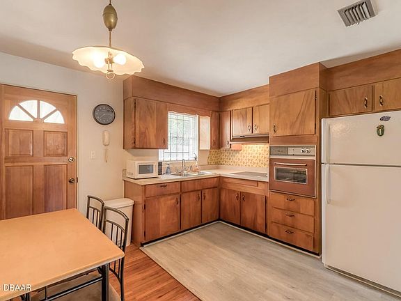 3rd image of 1324 Carmen Ave