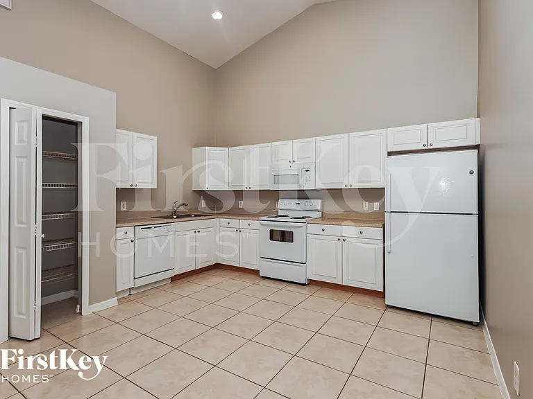 1113 Harry Ave S — Photo 6