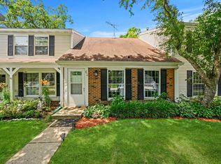 64 Silver Tree Cir, Cary, IL 60013