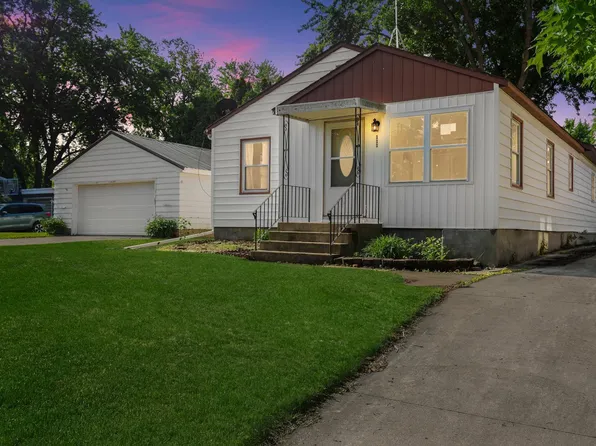 111 4th St, Kenyon, MN 55946