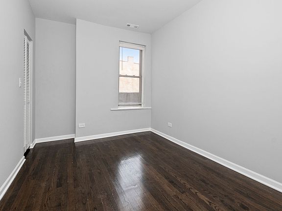 4th image of 3453-55 S Prairie Ave #2N