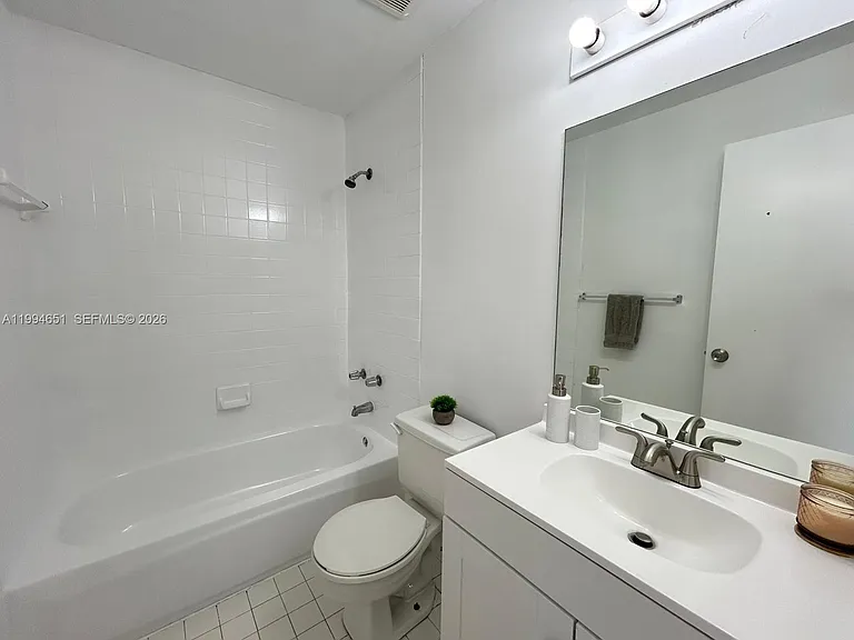 6255 Kendale Lakes Cir #225 — Photo 32