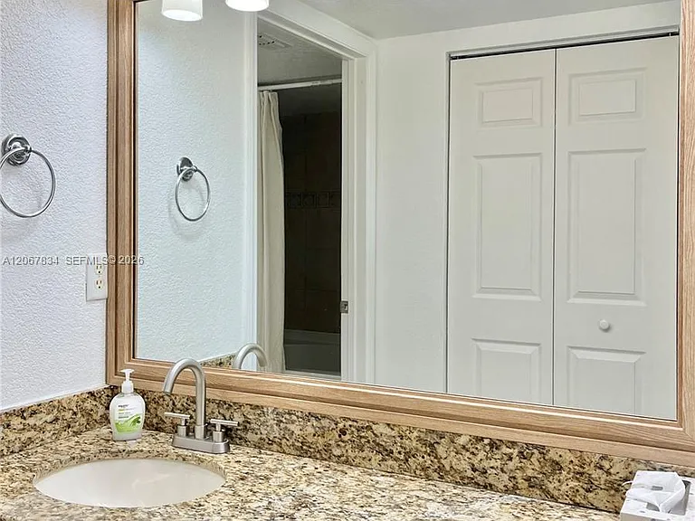 221 Palm Dr #306 — Photo 9