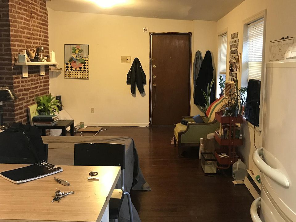 1st image of 749 S 2nd St Rear 3