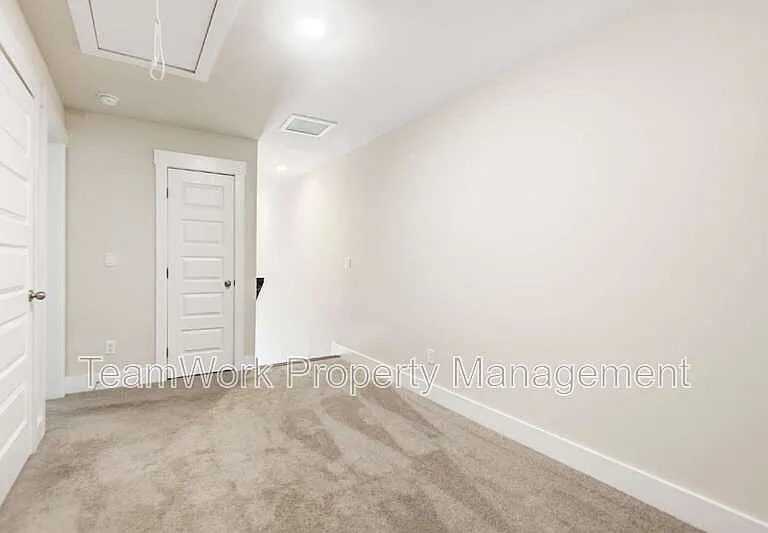 7722 Park Gate Dr — Photo 26