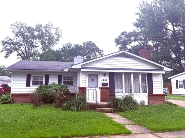 1331 S Pine St, Centralia, IL 62801