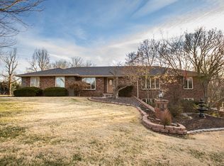1652 E Arlington Rd, Springfield, MO 65804