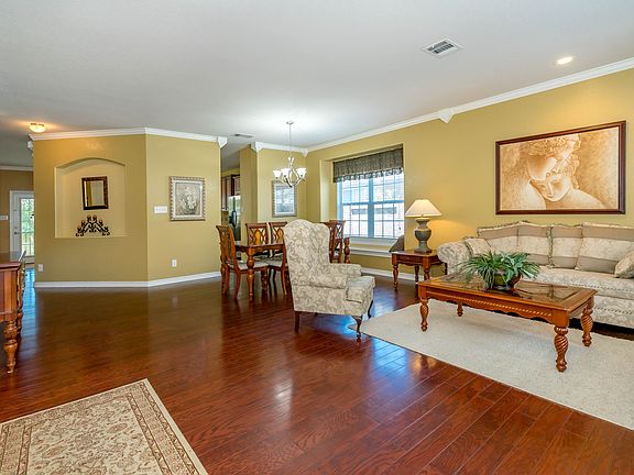 2nd image of 802 Willow Knoll Cv