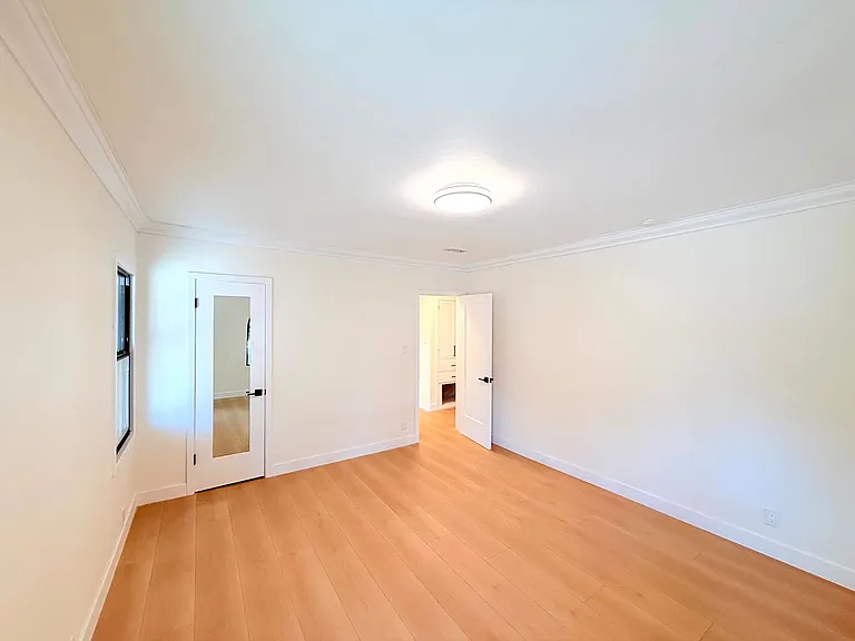 6130 Whitsett Avenue — Photo 18