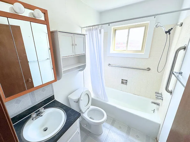 100 Park Lane Dr #1 — Photo 9