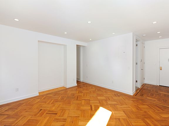 4th image of 82 Washington Pl APT 2C