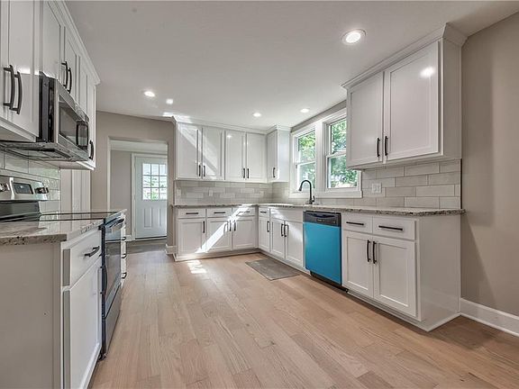 5th image of 703 N 12th St