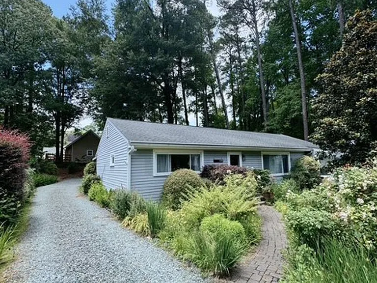 3028 Dixon Rd — Photo 2