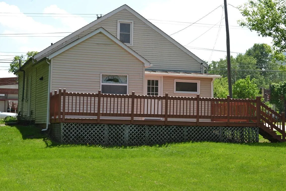 1040 Pike St SW photo 1