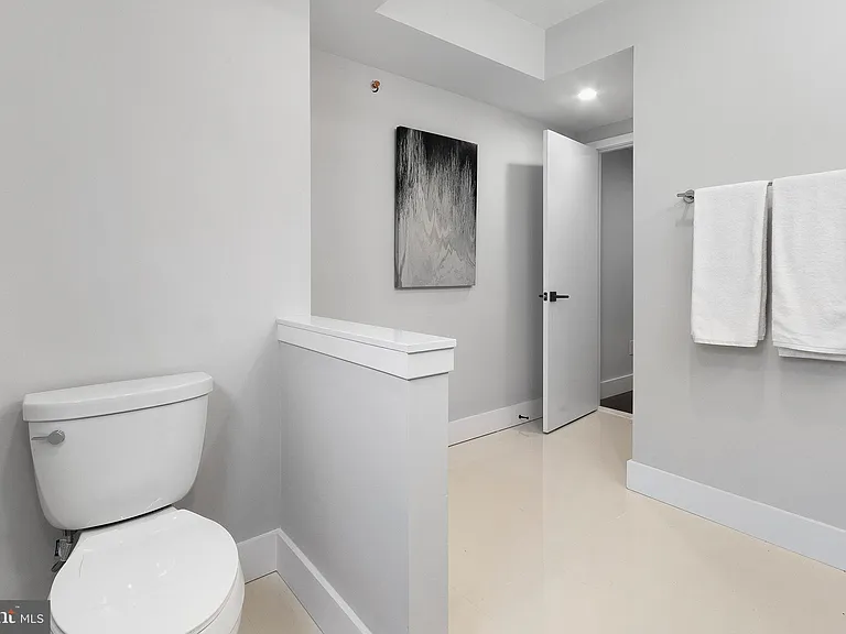 1321 S Woodstock St — Photo 19