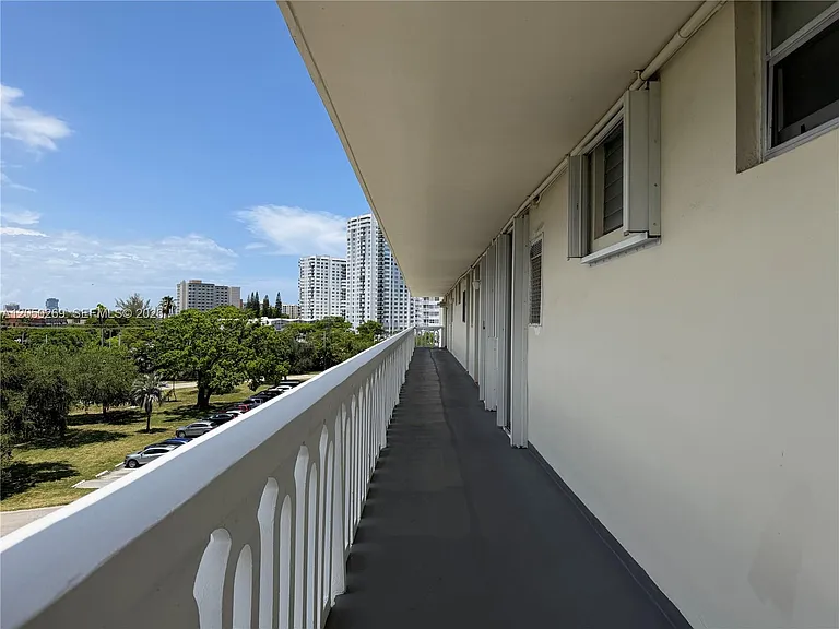 2851 Leonard Dr #J511 — Photo 10