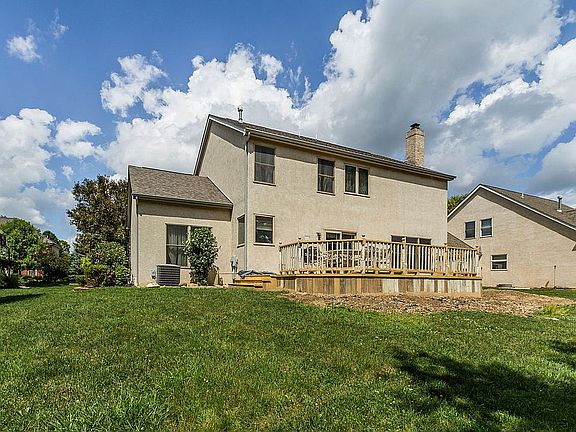 3rd image of 7518 Heatherwood Ln