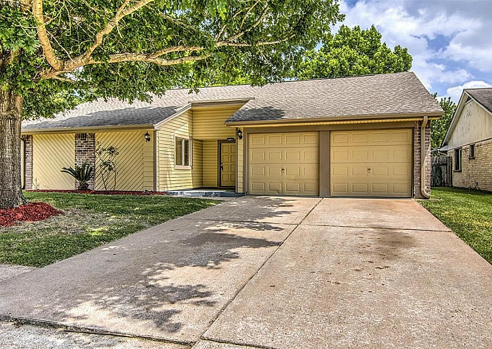 1st image of 15726 Wingdale Dr