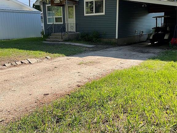2nd image of 816 Southesk STREET