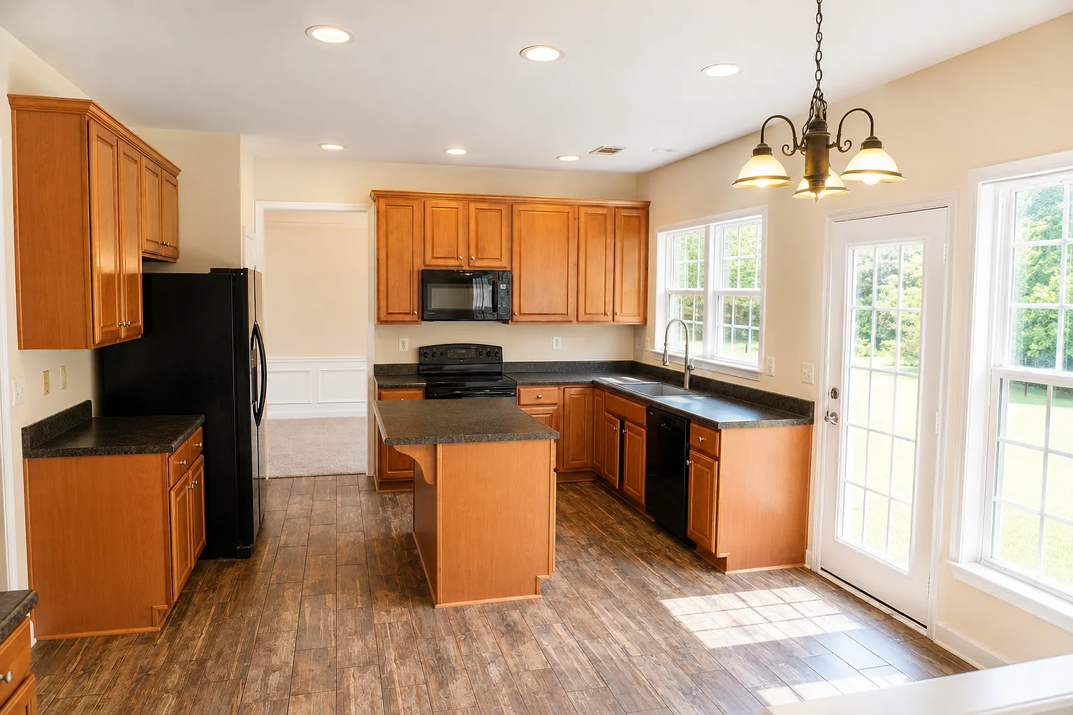 4 bed, 2.5 bath, 2314 sqft, $2,900 — Photo 3