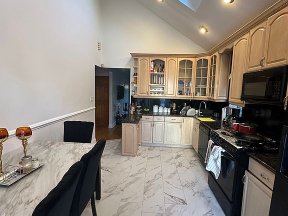 3rd image of 404 Union Ave #1