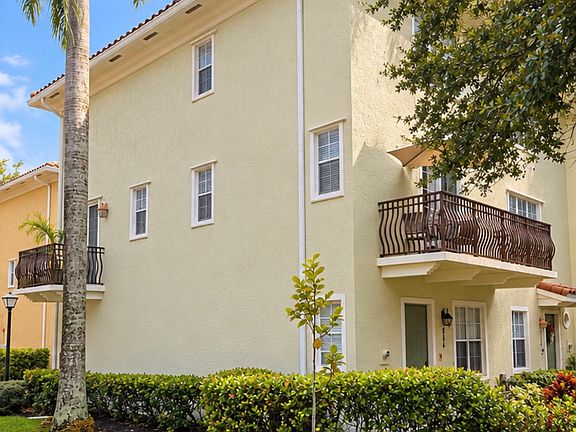 2nd image of 884 University Blvd