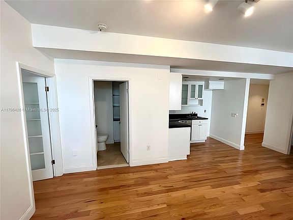 4th image of 1117 Euclid Ave APT 102