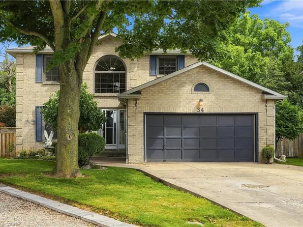 34 Lisajane Ct, Hamilton, ON L9B 2N6