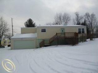 8140 E Circle Dr, Clarkston, MI