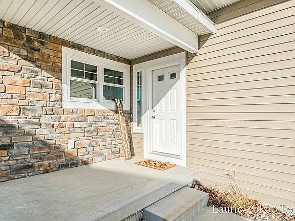 2nd image of 221 Hazelnut Dr #9