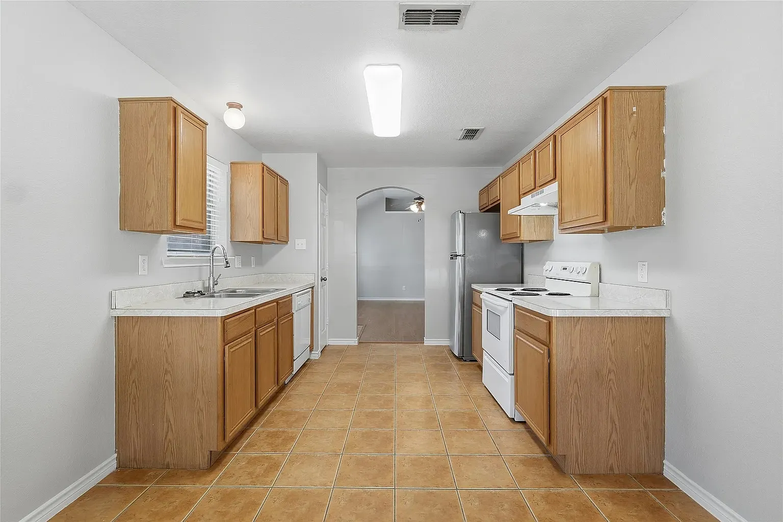 3 bed, 1321 sqft, $1,985 — Photo 3