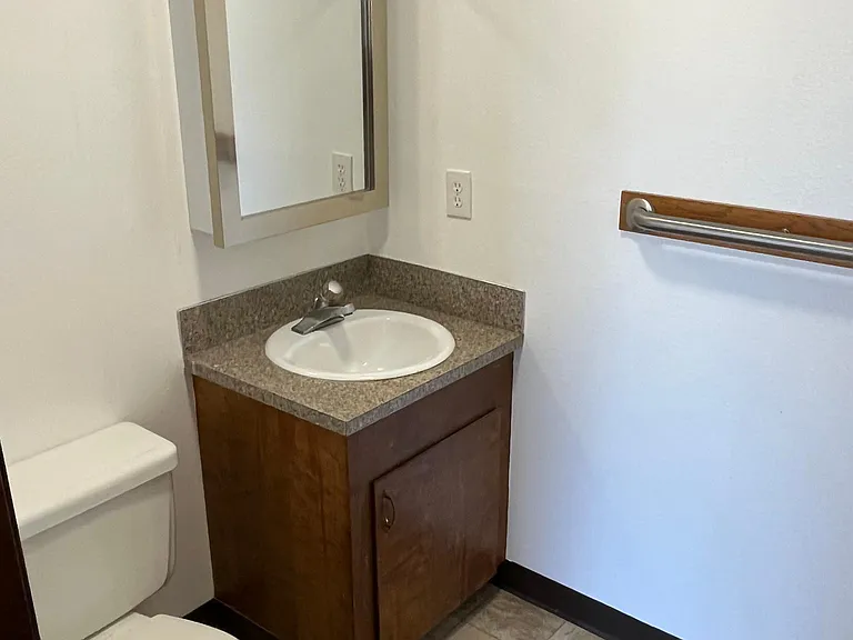1703 Windsor Dr — Photo 5