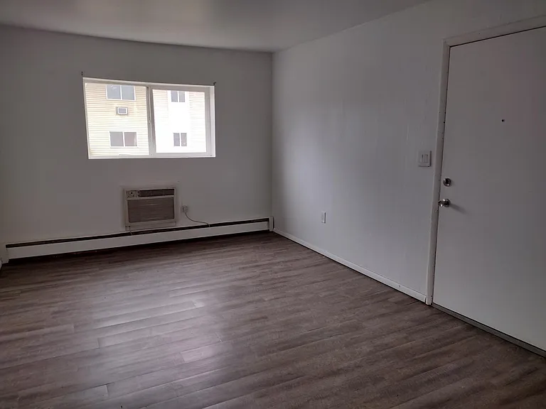 148 Rosalyn Ct #201B — Photo 6