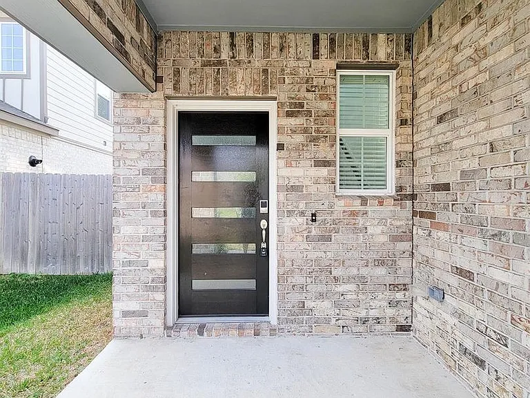94 Valiant Ridge Trl — Photo 4