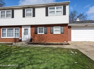 1722 Oakton St, Park Ridge, IL 60068