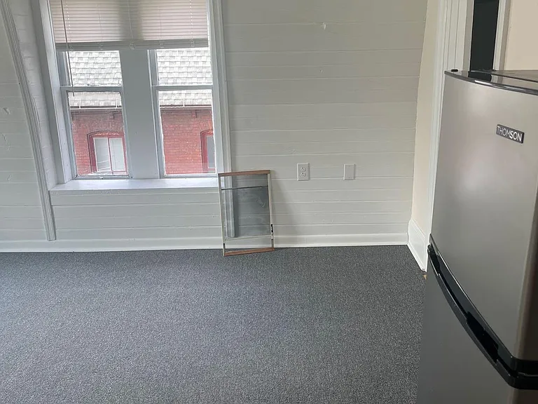 715 W 3rd St #4 — Photo 3