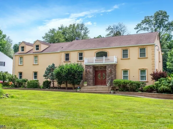 22 Sunset Dr, North Caldwell Boro, NJ 07006