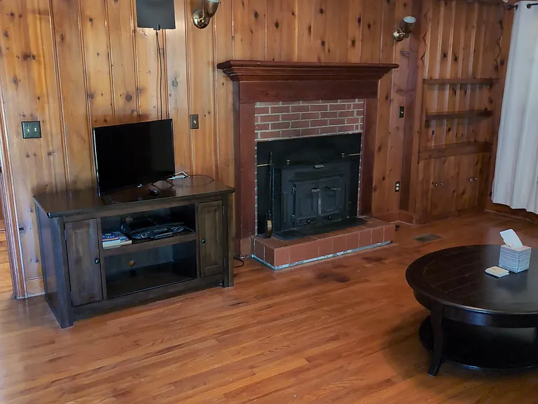 660 Emily Ln — Photo 3