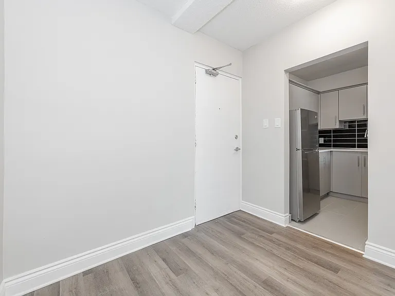 200 Bronson Ave — Photo 24