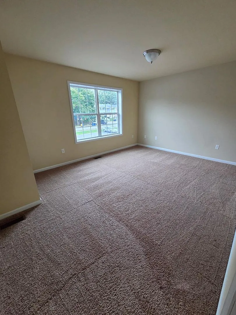 Welcome to this beautiful three-bedroom, two-bathroom home in Middletown — Photo 2