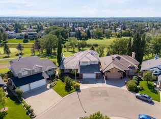21 NE Douglas Woods Mnr SE, Calgary, AB T2Z 2E7