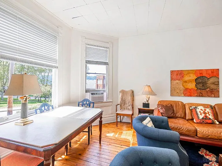 1011 Ann St — Photo 2