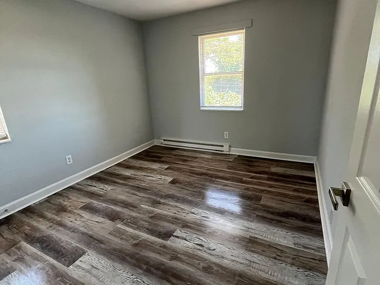 1350 N Chestnut St — Photo 5