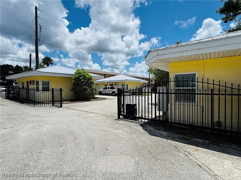 2121 Lakeview Dr — Photo 22