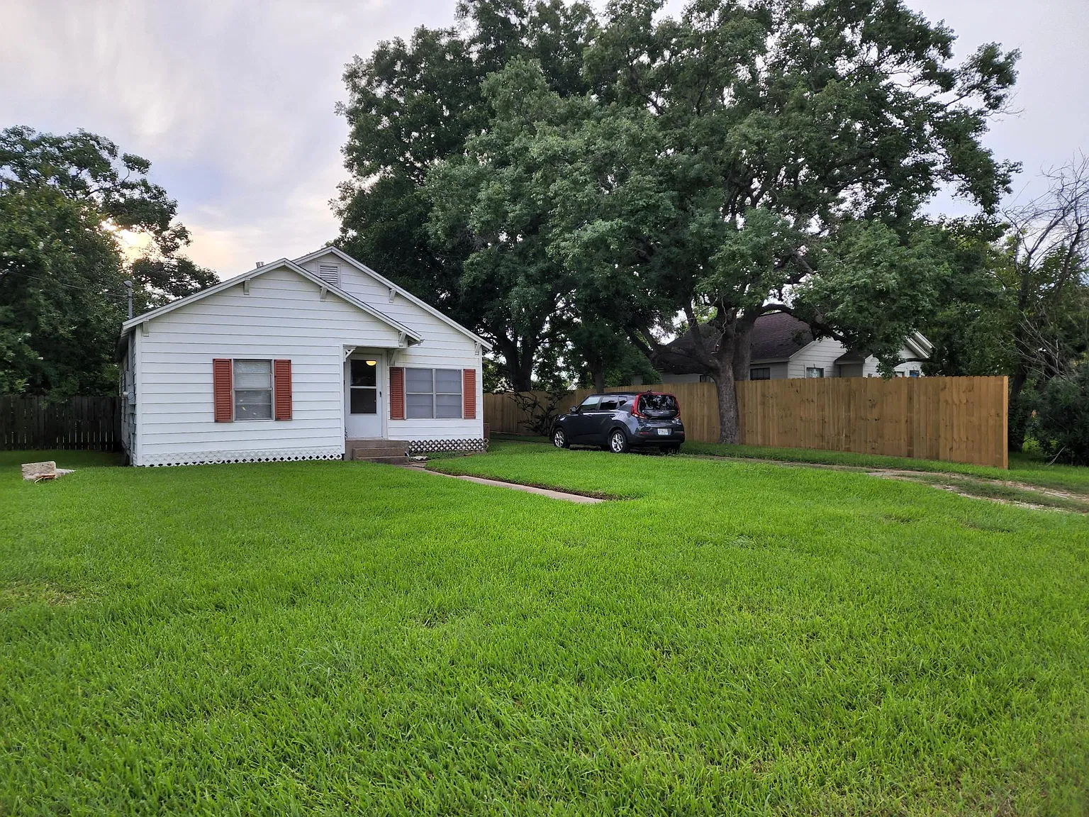 3 bed, 1053 sqft, $1,425 — Photo 2