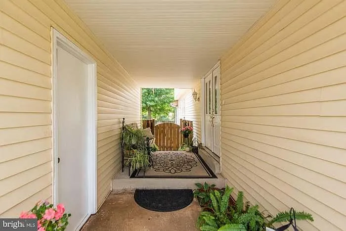 100 Elm Tree Ln — Photo 20