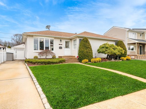 3609 Woodward Avenue, Seaford, NY 11783